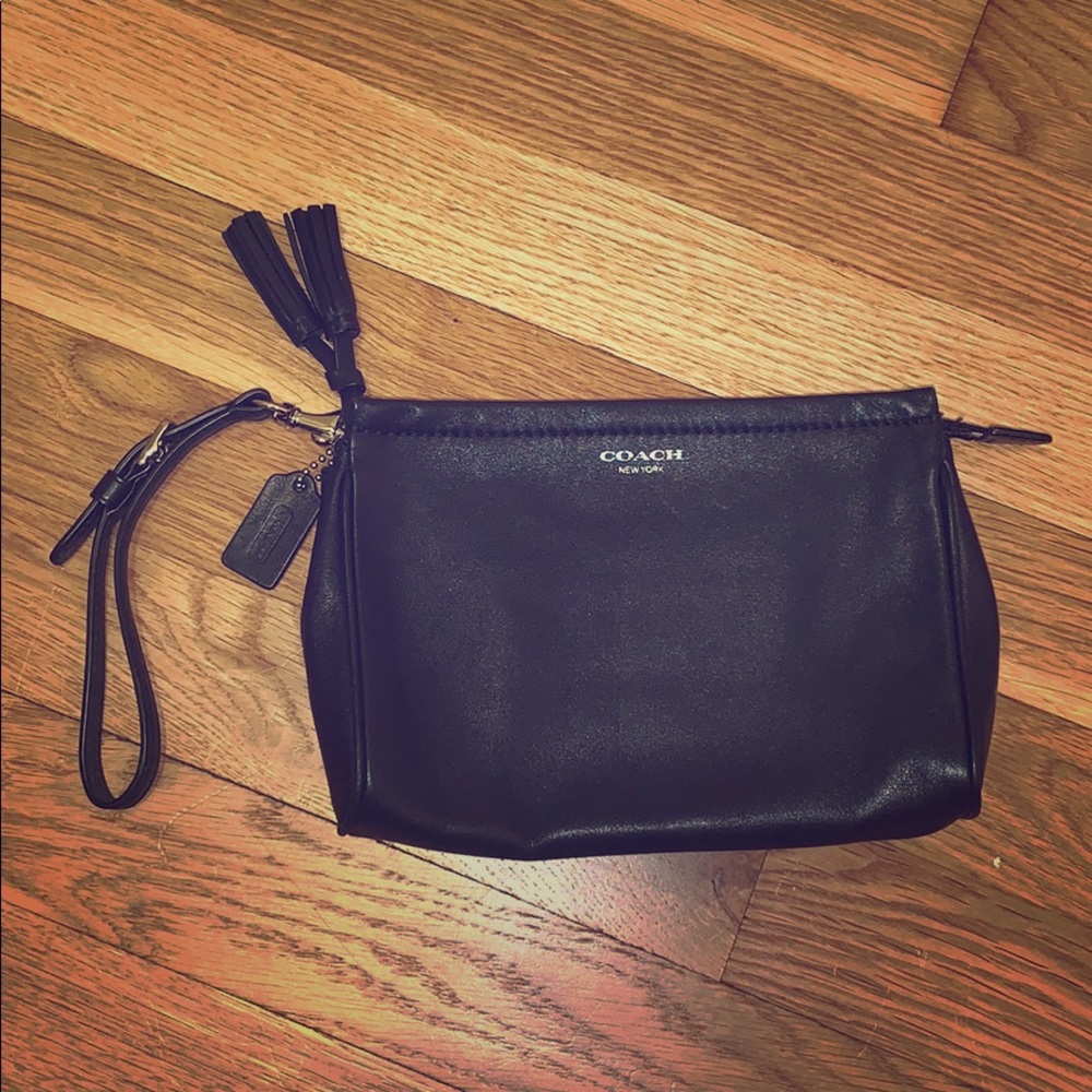 💯 Authentic Coach leather large wristlet